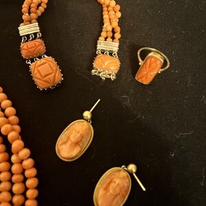 Vintage authentic coral beads set. Gorgeous!